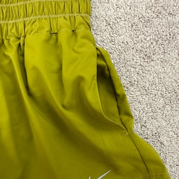 NWT Nike One Dri-FIT Ultra High-Waisted 3" Brief-Lined Shorts M Moss $45 MSRP - Picture 11 of 16